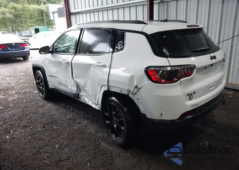 2025 Jeep Compass Latitude 4X4 z USA, uszkodzony, nr VIN 3C4NJDBN8ST586228